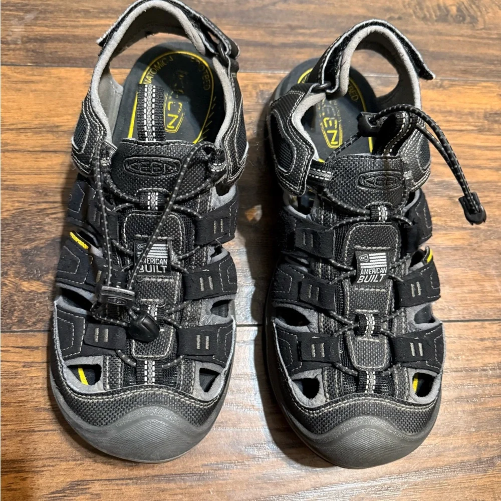 KEEN Rialto H2 Sandals Size 7